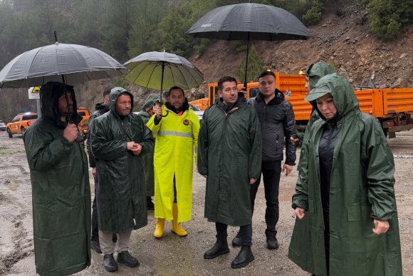 BAŞKAN ÖZEN’DEN HEYELAN UYARISI: "ZORUNLU OLMADIKÇA YOLA ÇIKMAYIN"