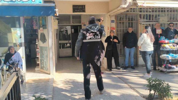 YANINDAKİ KADINI ÖLDÜRÜP AYNI SİLAHLA İNTİHAR ETTİ