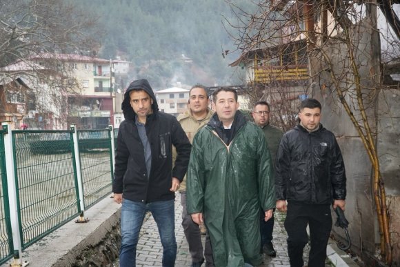 ADANA’NIN FEKE, SAİMBEYLİ VE KOZAN İLÇELERİNDE SEL SONRASI YOĞUN MESAİ