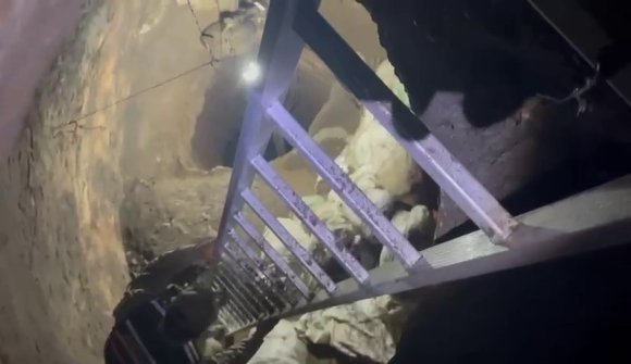 EVİNİN BAHÇESİNDE DEFİNE ARAYAN ŞAHIS, 40 METRE DERİNLİK VE 3 METRE GENİŞLİKTE KUYU AÇTI