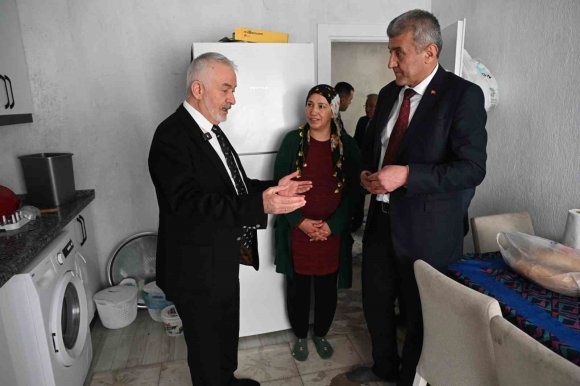 YANGINDA EVİ YANAN AİLEYE BAŞKAN’DAN YENİ YUVA