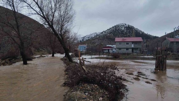 ADANA’NIN FEKE, SAİMBEYLİ VE KOZAN İLÇELERİNDE SEL SONRASI YOĞUN MESAİ