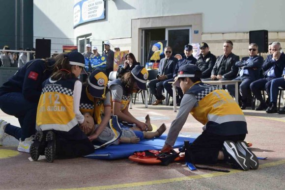AKSU’DA ÖĞRENCİLER ‘SAĞLIK ELÇİSİ’ BELGELERİNİ ALDI