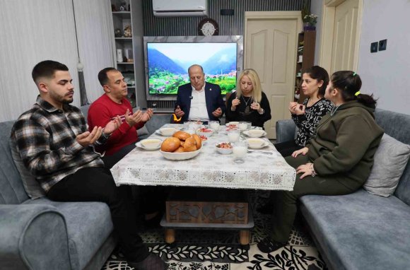 BAŞKAN DEMİRÇALI, İFTARDA ATEŞ AİLESİNİN MİSAFİRİ OLDU