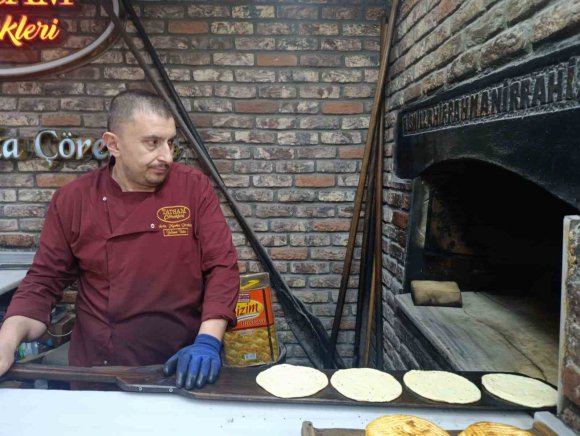 KAHRAMANMARAŞ’IN TECİLLİ LEZZETİ MARAŞ ÇÖREĞİ RAMAZAN SOFRALARINI SÜSLÜYOR