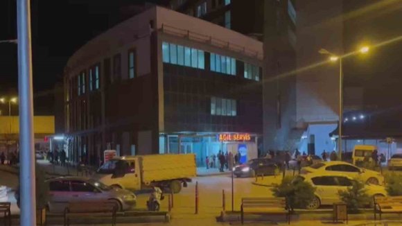 HATAY’DA BİR AİLEYE SİLAHLI SALDIRI GERÇEKLEŞTİ: ANNE HAYATINI KAYBETTİ, BABA VE KIZ EVLADI AĞIR YARALANDI