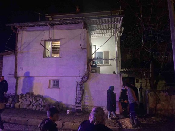 YALNIZ YAŞAYAN 78 YAŞINDAKİ ADAM EVİNDE ÖLÜ OLARAK BULUNDU