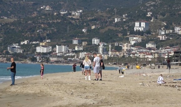 ALANYA’DA ŞUBAT ORTASINDA DENİZ KEYFİ