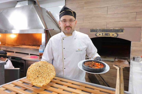 KAHRAMANMARAŞ’TA İFTAR SOFRALARINI SÜSLEYEN LEZZET: ELİ BÖĞRÜNDE