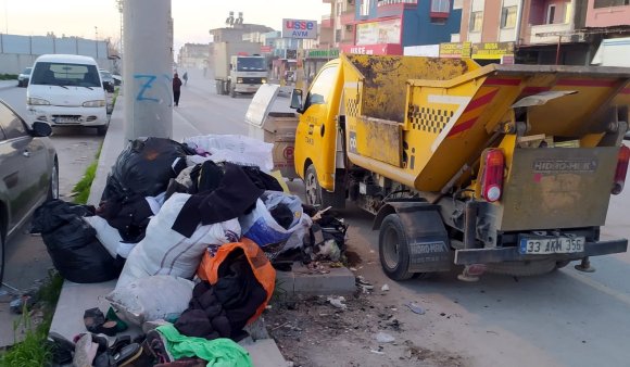 AKDENİZ BELEDİYESİNDEN 65 MAHALLEDE ARALIKSIZ TEMİZLİK