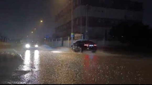 HATAY’DA KUVVETLİ SAĞANAK YAĞIŞ