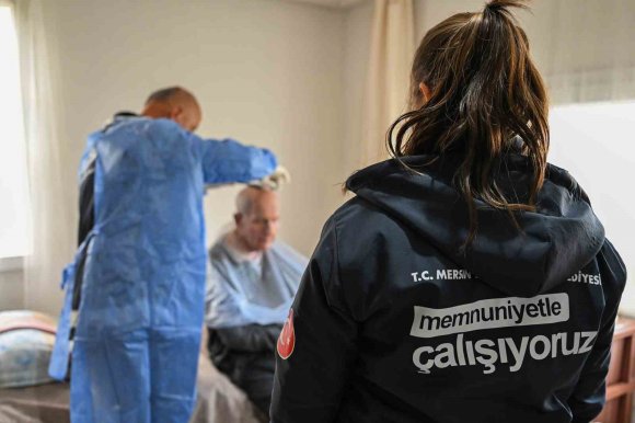 MERSİN’DE EVDE SAĞLIK HİZMETİYLE HAYATLAR KOLAYLAŞIYOR