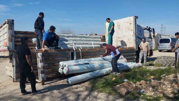 BÜYÜKŞEHİR BELEDİYESİNDEN ÜRETİCİYE SERA NAYLONU DESTEĞİ