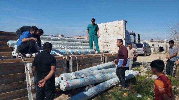 BÜYÜKŞEHİR BELEDİYESİNDEN ÜRETİCİYE SERA NAYLONU DESTEĞİ