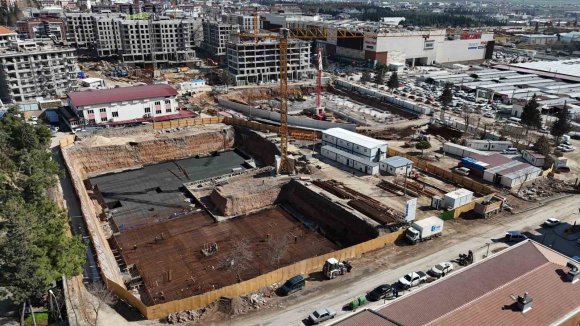 KAHRAMANMARAŞ’TA DEPREMİN VURDUĞU MAHALLEDE İKİ YENİ OKUL