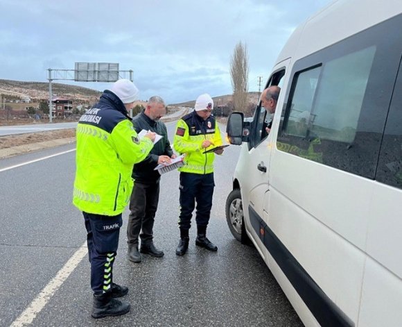 KAHRAMANMARAŞ’TA JANDARMADAN TRAFİK DENETİMİ: 23 BİN ARAÇ KONTROL EDİLDİ