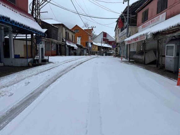 OSMANİYE ZORKUN YAYLASI’NDA KAR YAĞIŞI BAŞLADI