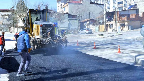 DULKADİROĞLU’NDA SÜRÜŞ KONFORU İÇİN BÜYÜKŞEHİR’DEN MÜDAHALE