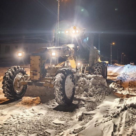 GÖKSUN KIRSALINDA KAR MESAİSİ