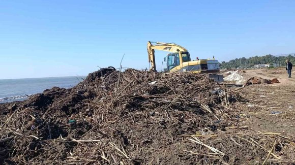 MERSİN’DE YAĞIŞTAN ETKİLENEN BÖLGELERDE ONARIM ÇALIŞMASI SÜRÜYOR