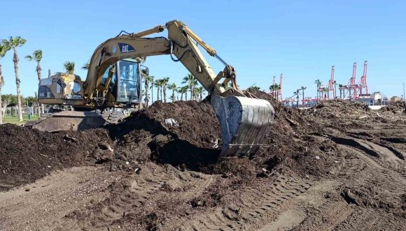 MERSİN’DE YAĞIŞTAN ETKİLENEN BÖLGELERDE ONARIM ÇALIŞMASI SÜRÜYOR