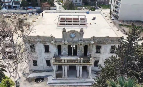 DEPREMDE ZARAR GÖREN TARİHİ VALİLİK BİNASI ASLINA UYGUN ŞEKİLDE İNŞA EDİLİYOR