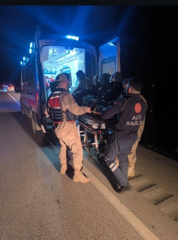 KIRIKHAN’DA HURDAYA DÖNEN OTOMOBİLİN SÜRÜCÜSÜ YARALANDI