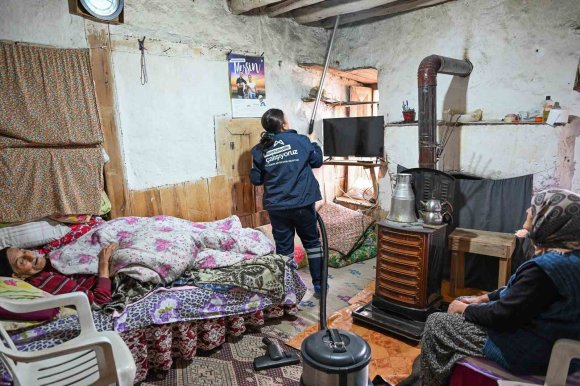 EVDE SAĞLIK VE BAKIM HİZMETİYLE UZAKLAR YAKIN OLUYOR