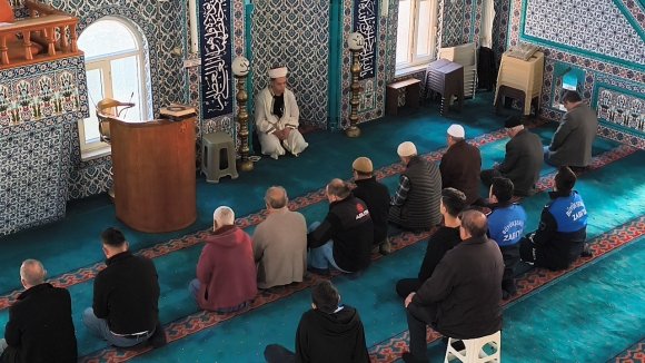 GENÇ HAFIZLAR RAMAZAN’DA CAMİLERDE MUKABELE OKUYOR