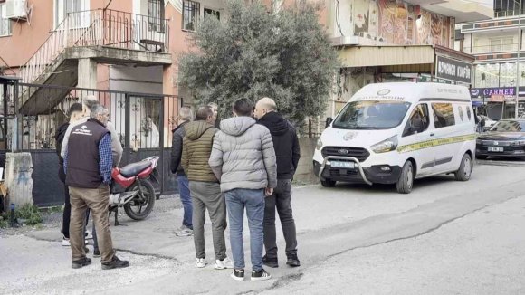 YAŞLI KADINI ALTINLARI İÇİN DARP EDİP, AĞIR YARALADILAR