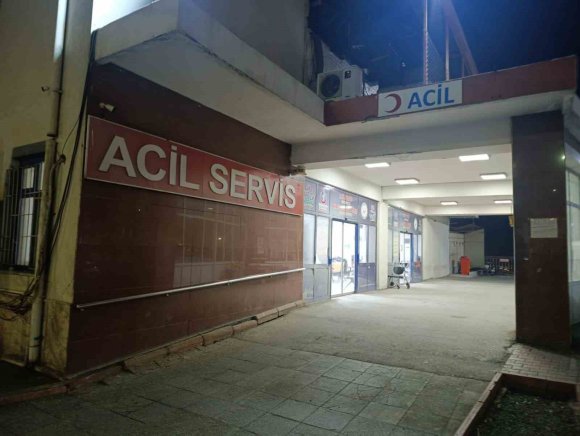 HUSUMETLİ OLDUĞU KİŞİLERİ SİLAHLA YARALADI: 3 YARALI