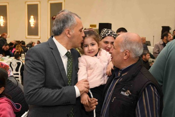 BAŞKAN ÇENET, ENGELLİ BİREYLER VE AİLELERİYLE İFTARDA BULUŞTU