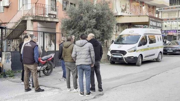 YAŞLI KADINI ALTINLARI İÇİN BAŞINA TAŞLA VURARAK AĞIR YARALAYAN KOMŞUSU ÇIKTI