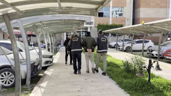 YAŞLI KADINI ALTINLARI İÇİN BAŞINA TAŞLA VURARAK AĞIR YARALAYAN KOMŞUSU ÇIKTI