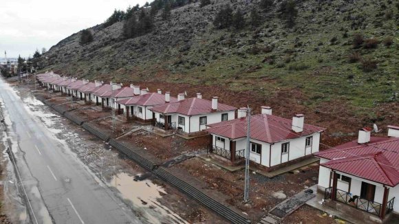 ONİKİŞUBAT’TA 15 DEPREM KÖY KONUTLARINDA YAŞAM BAŞLIYOR