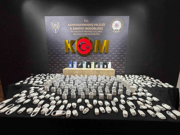 KAHRAMANMARAŞ’TA KAÇAK TELEFON VE MAKARON ELE GEÇİRİLDİ