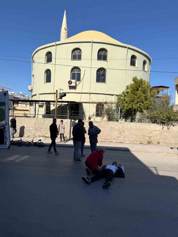 TARSUS’TA OTOMOBİL İLE MOTOSİKLET ÇARPIŞTI: 2 YARALI