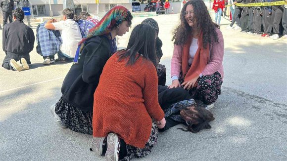 BURDUR’DA GERÇEĞİNİ ARATMAYAN DEPREM TATBİKATI