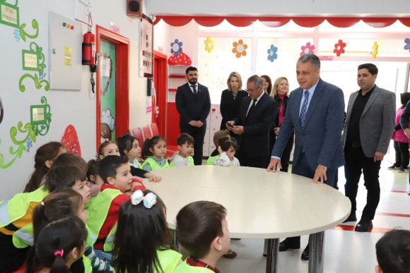 AKSU’DA MİNİKLERDEN BÜYÜK DAYANIŞMA: 51 RAMAZAN KOLİSİ İHTİYAÇ SAHİPLERİNE ULAŞTIRILACAK