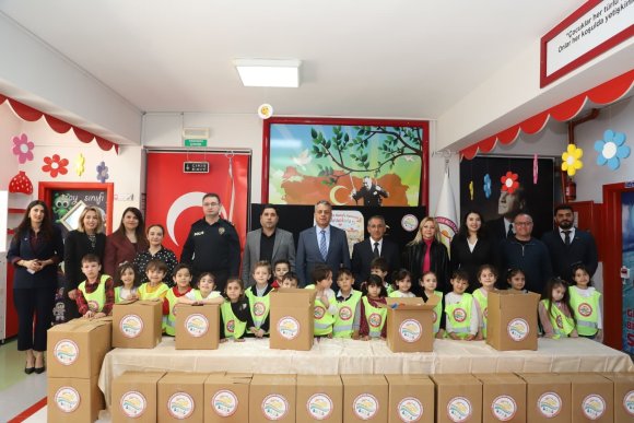 AKSU’DA MİNİKLERDEN BÜYÜK DAYANIŞMA: 51 RAMAZAN KOLİSİ İHTİYAÇ SAHİPLERİNE ULAŞTIRILACAK