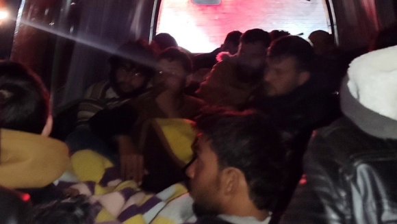 GÖNÜLLÜ OLARAK ÜLKESİNE DÖNEN SURİYE’Lİ KAÇAK YOLLA TÜRKİYE’YE GİRERKEN YAKALANDI