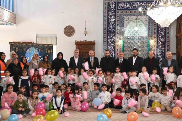 BAŞKAN GÖRGEL, MİNİKLERİN TEKNE ORUCU HEYECANINA ORTAK OLDU