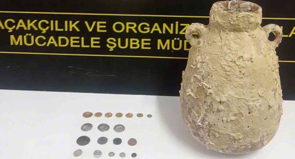 MERSİN’DE YURT DIŞINA KAÇIRILMAK İSTENİLEN BİNLERCE TARİHİ ESER ELE GEÇİRİLDİ