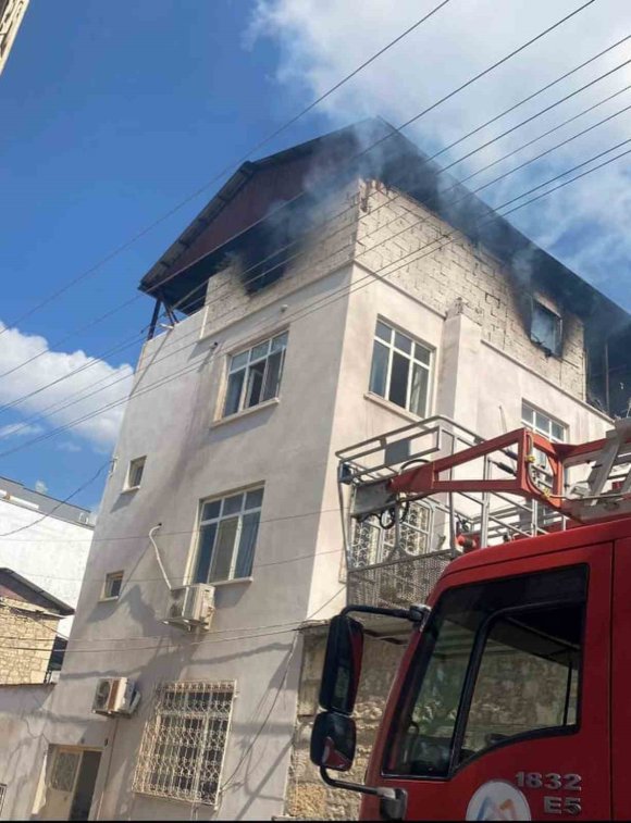 MUT’TA BİR EVİN ÇATI KATINDA ÇIKAN YANGIN KORKUTTU