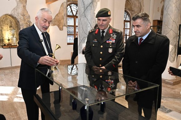 ATATÜRK’ÜN KULLANDIĞI KOKU VE KOLONYA ŞİŞELERİ MİSPARTA KOKU MÜZESİ’NDE SERGİLENİYOR