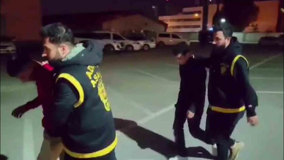 PVC USTASINI ÖLDÜREN 15 YAŞINDAKİ TETİKÇİ VE MOTOSİKLETİ SÜREN YAŞITI TUTUKLANDI