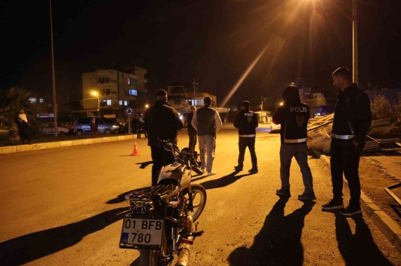 KASKSIZ SÜRÜCÜDEN POLİSE İLGİNÇ TEKLİF: "CEZAYI BANA DEĞİL, PLAKAYA YAZIN"