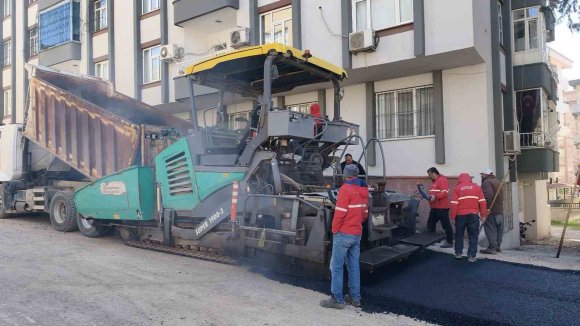 KAHRAMANMARAŞ’TA ASFALT YENİLEME ÇALIŞMALARI SÜRÜYOR