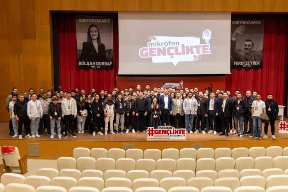 BAŞKAN VEKİLİ ÇİÇEK: "MİKROFON GENÇLİKTE" PROGRAMININ İLK KONUĞU OLDU