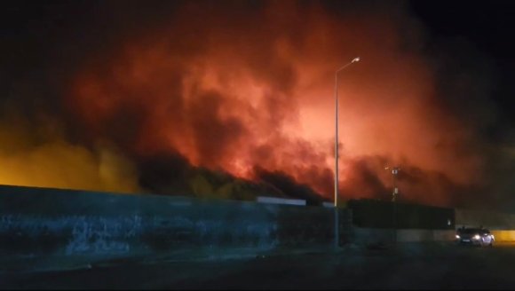 KADİRLİ OSB’DE TAVUK FABRİKASINDA ÇIKAN YANGIN SABAHA KARŞI SÖNDÜRÜLDÜ